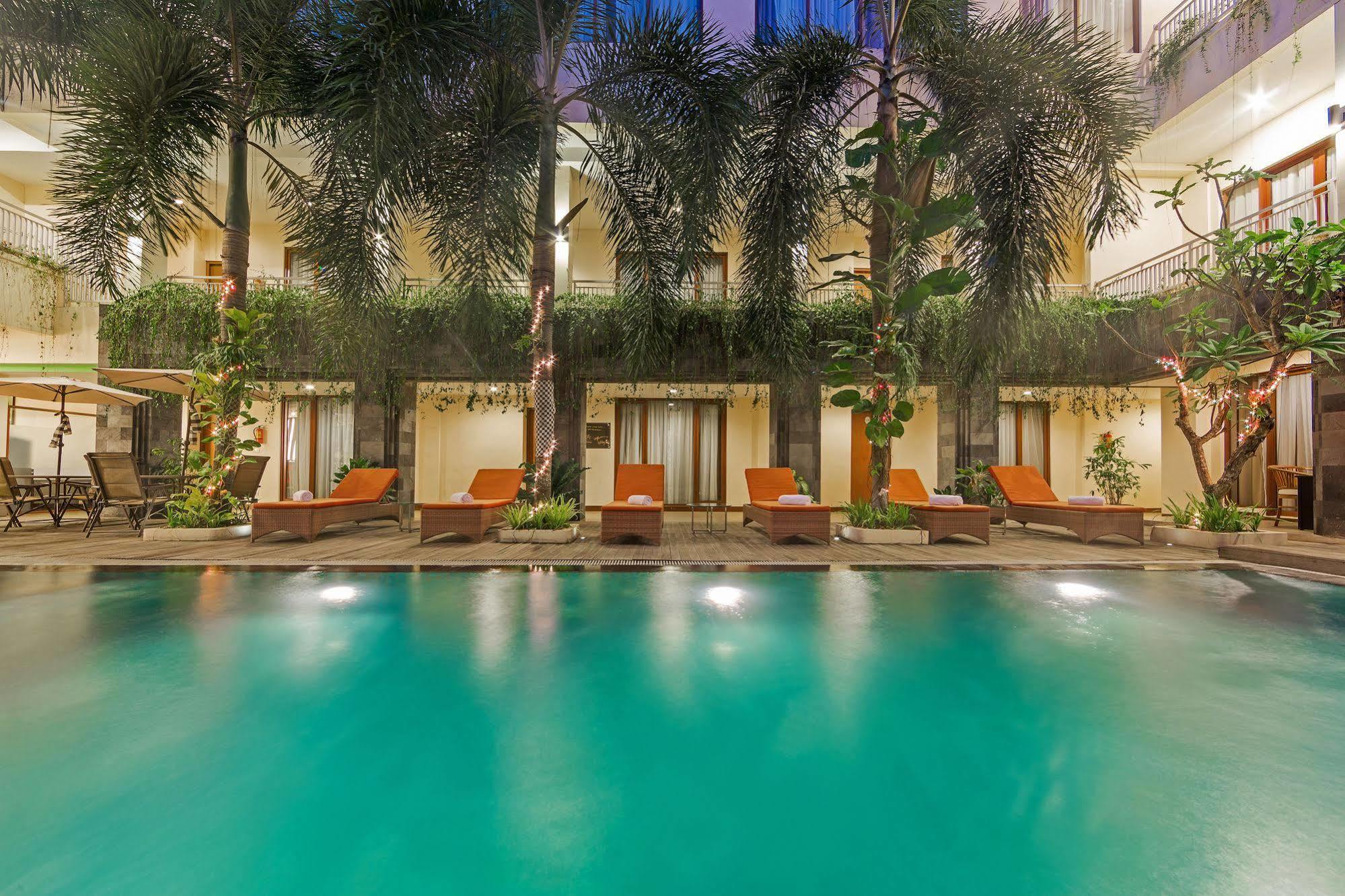 Zen Rooms Kuta Tuban Suites Exteriör bild