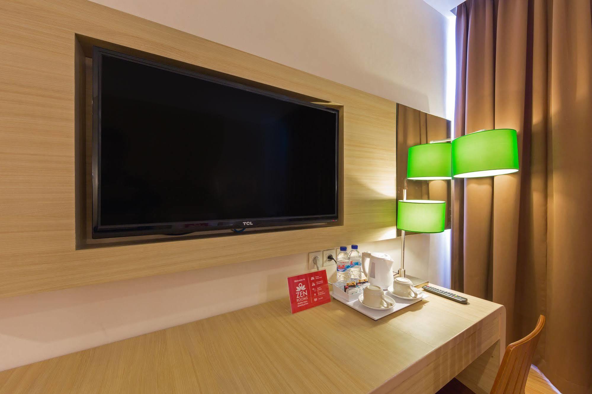 Zen Rooms Kuta Tuban Suites Exteriör bild