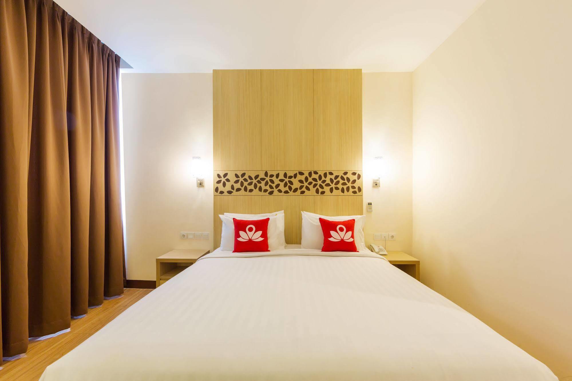 Zen Rooms Kuta Tuban Suites Exteriör bild