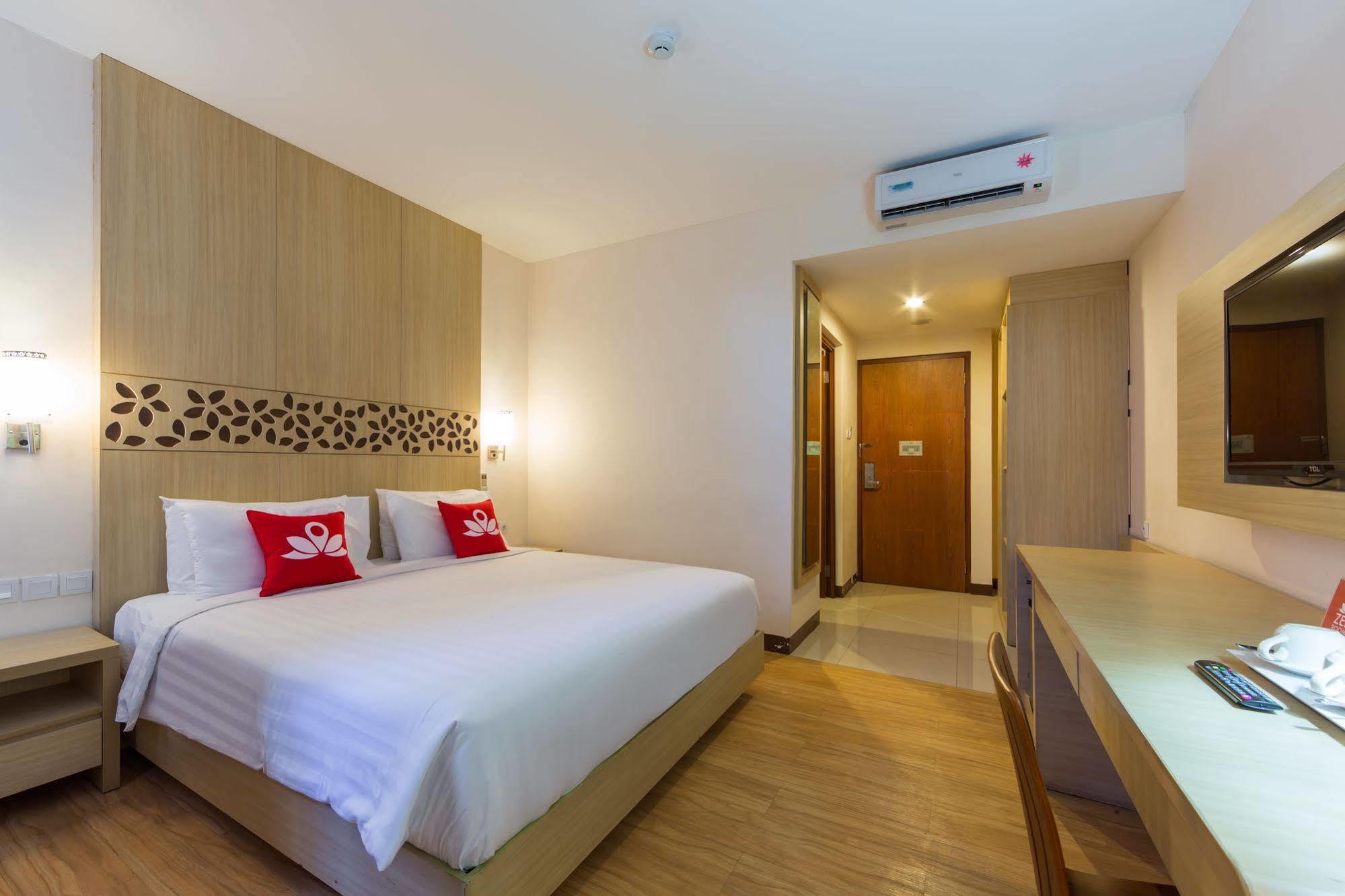Zen Rooms Kuta Tuban Suites Exteriör bild