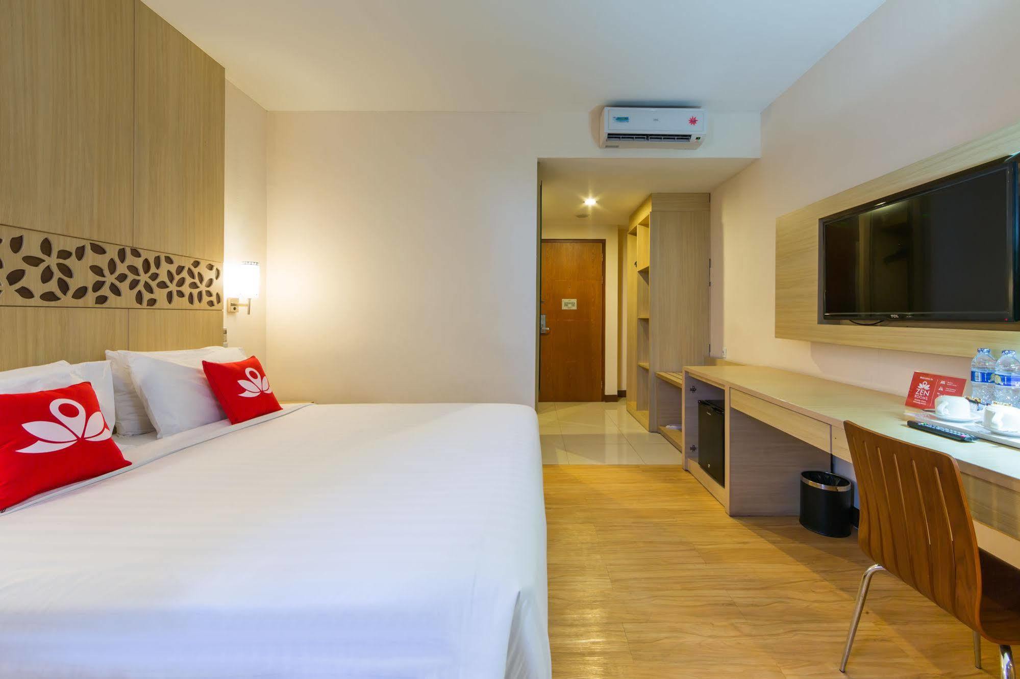 Zen Rooms Kuta Tuban Suites Exteriör bild