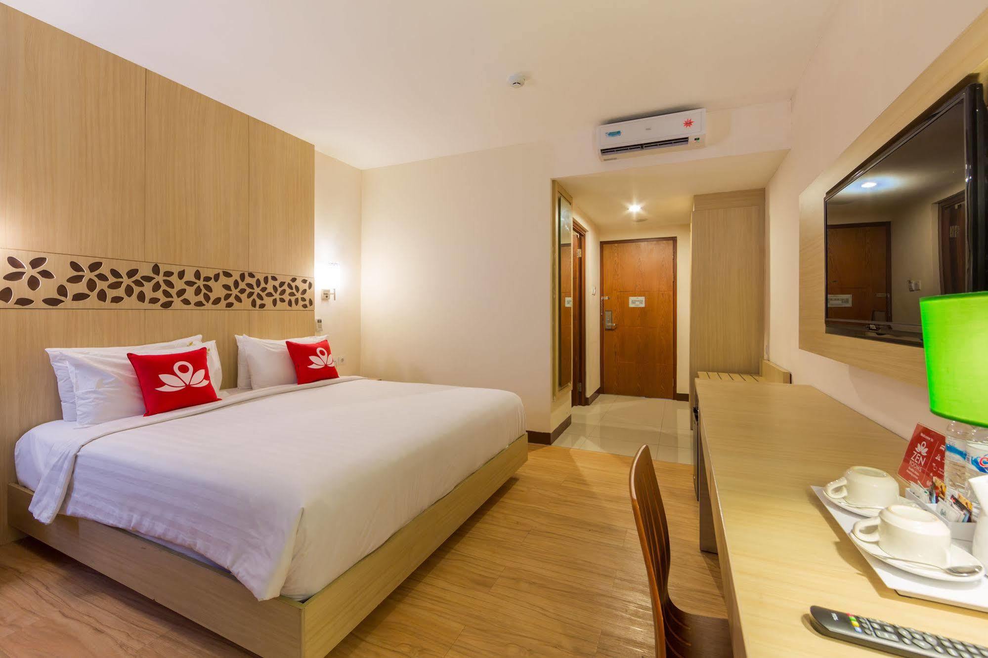 Zen Rooms Kuta Tuban Suites Exteriör bild