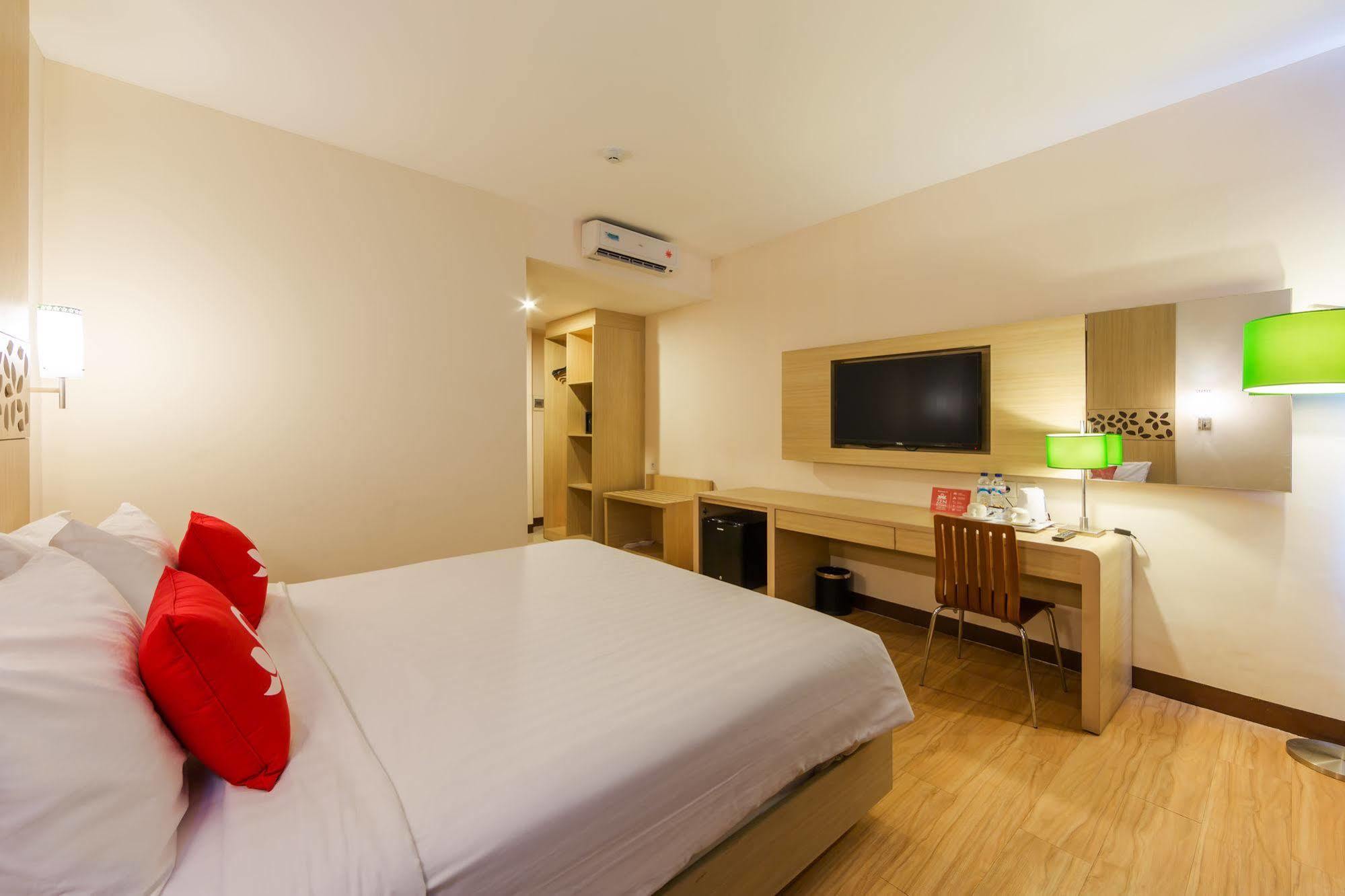 Zen Rooms Kuta Tuban Suites Exteriör bild