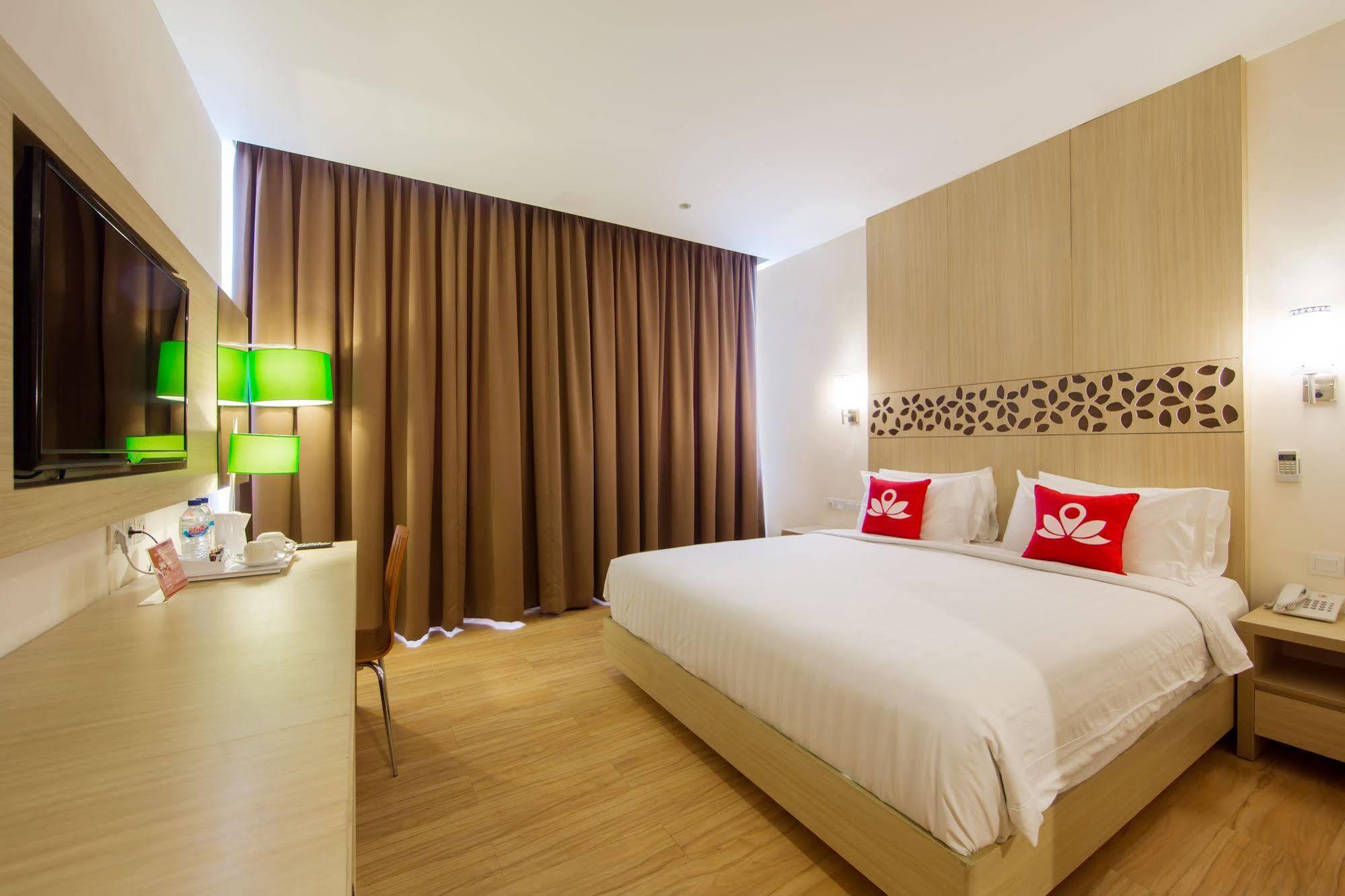 Zen Rooms Kuta Tuban Suites Exteriör bild